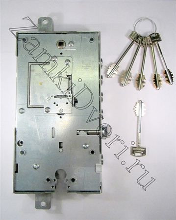 Замок врезной двухсистемный Securemme (Секурема) 2530/28 FR (c нуклео,2-систем, нижн.защелка) правый